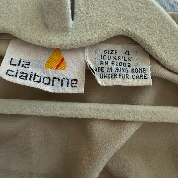 Liz Claiborne Tan Notched Collar 100% silk Button Down Shirt - size 4 - Picture 8 of 8